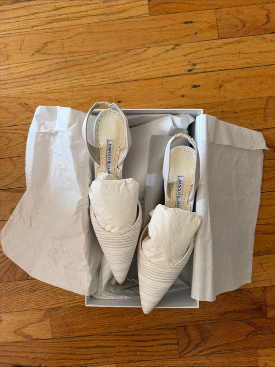 Manolo Blahnik Shoes - Manolo Blahnik Slingback Heels